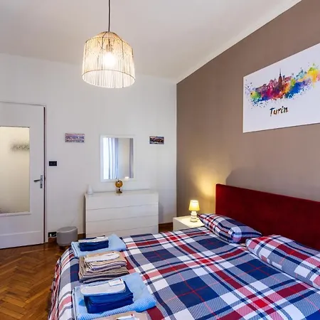 In Wine: Incantevole A Torino. Apartamento